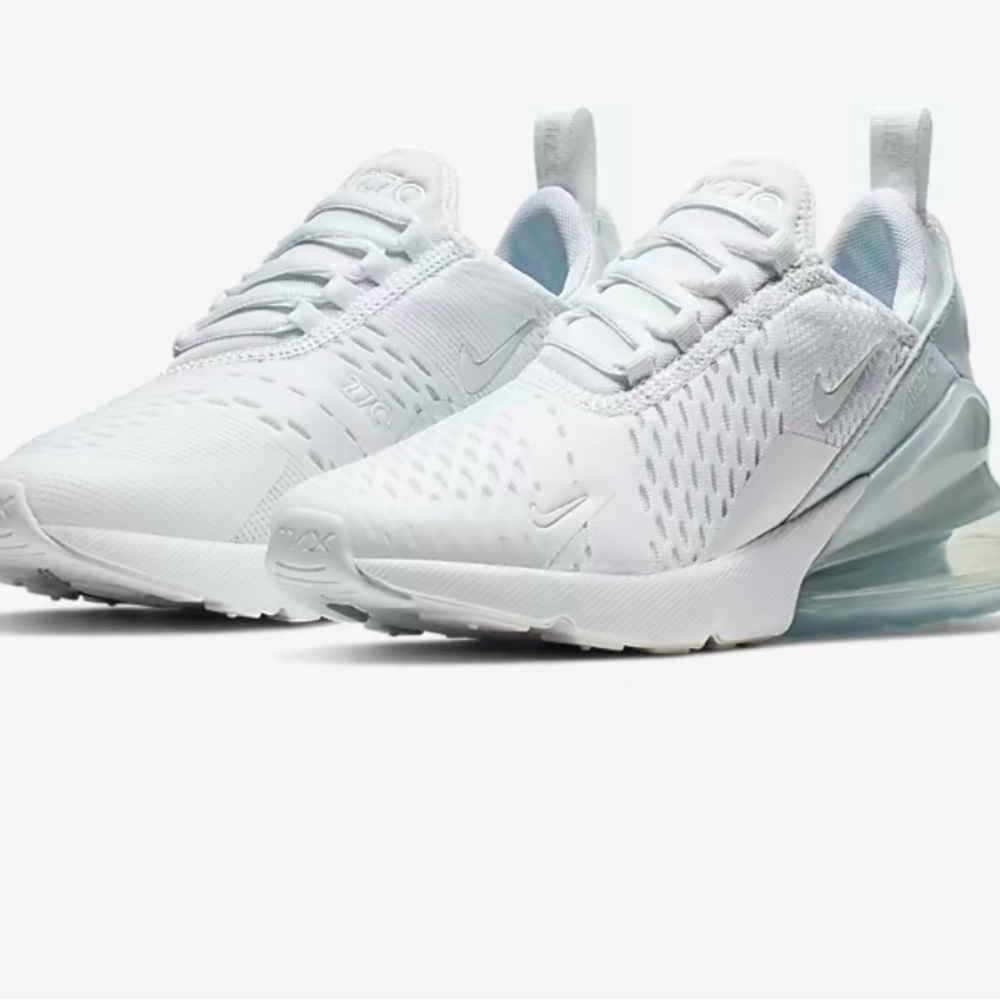 Nike Air Max 270 size 6 in big kids or 7.5 W